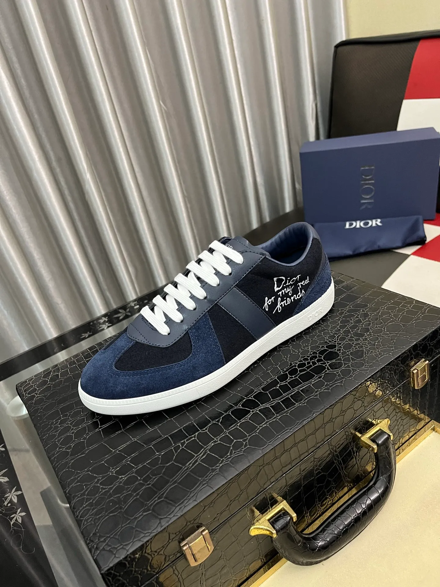 Men's shoes 💰400⌚️⌚️ 【Dior*DIAO】original quality.~ Unique modern style sneakers. 🏃A must-have casual shoe for trendy men😍😍 Original brand imported from Italy, imported original leather, sheep lining (refuses to discolor and grind feet) Sole: Original sole provided by the original factory, French lazy style design ⚠️Fit to the feet, original quality, super comfortable original sole. Code number: 38-443️⃣Colors available